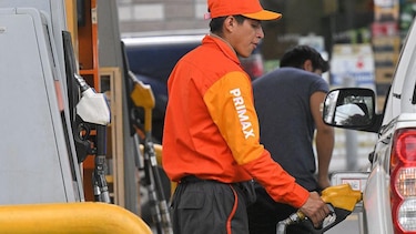 Qué medidas están tomando los gobiernos para aliviar el aumento de los precios de los combustibles en América Latina y el mundo