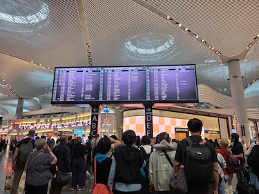 Terremoto en Turquía sin víctimas interrumpe brevemente los vuelos en Estambul