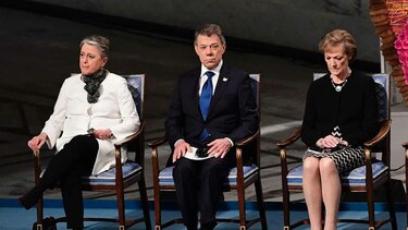 El presidente colombiano Juan Manuel Santos recibe el Nobel de la Paz