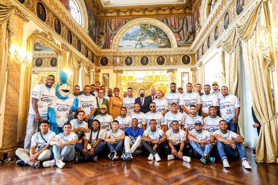 Los campeones del béisbol mayor visitan la Presidencia de la República