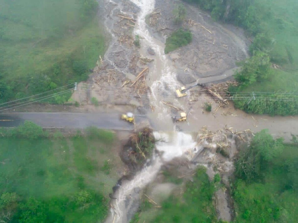 180 máquinas trabajan en tareas de limpieza y habilitación de caminos