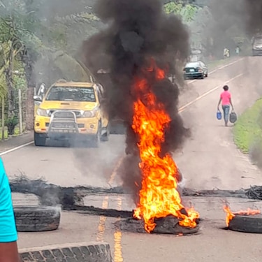 Antimotines y manifestantes se enfrentan en Colón; dirigencia pide adelantar la reunión con Cortizo