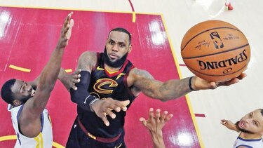 James LeBron probará suerte en la agencia libre