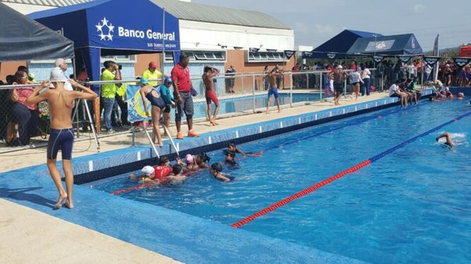 525 nadadores participan en el Chapuzón 2019