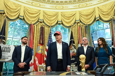 Infantino agradece a Trump su ayuda para organizar el Mundial 2026