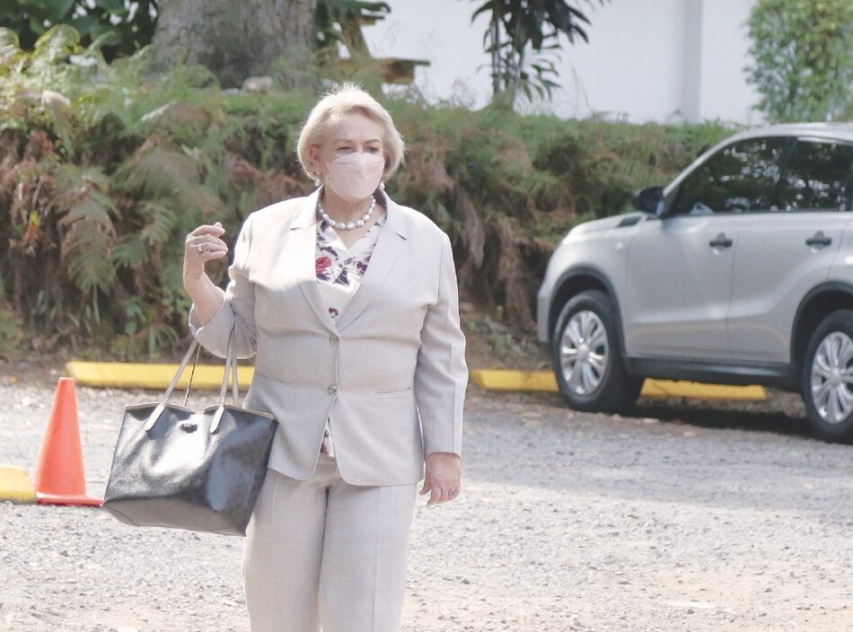 Rectora de la Unachi: ¿Cómo me voy a quitar ese salario?