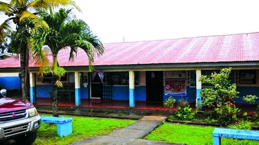 Expulsan y detienen a estudiante que atacó y lesionó a profesor