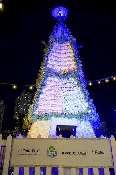 Tetra Pak presenta el ‘reciclárbol’ de Navidad de Centroamérica