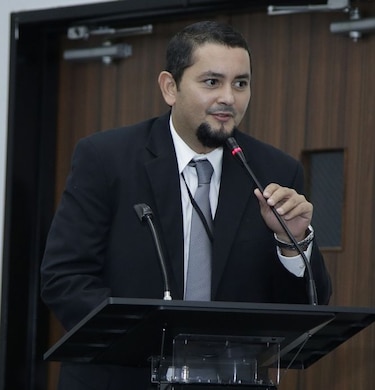 Hilde recopila sus caricaturas en un libro