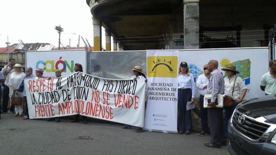 En Colón realizan cadena humana para pedir que se preserve la casa Wilcox