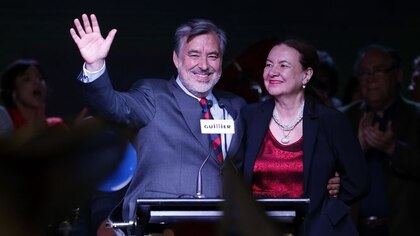 Balotaje de final abierto entre derechista Sebastián Piñera y oficialista Alejandro Guillier