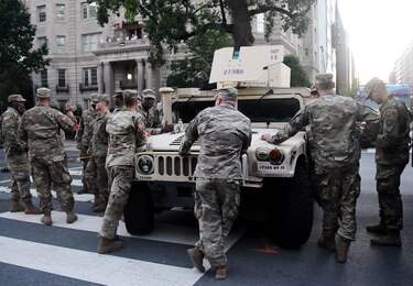 Detectan Covid-19 en fuerzas de seguridad desplegadas por protestas en Washington