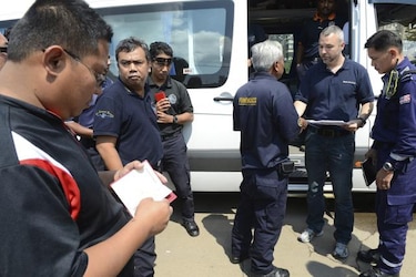 Las cajas negras del vuelo MH17 son entregadas a investigadores holandeses