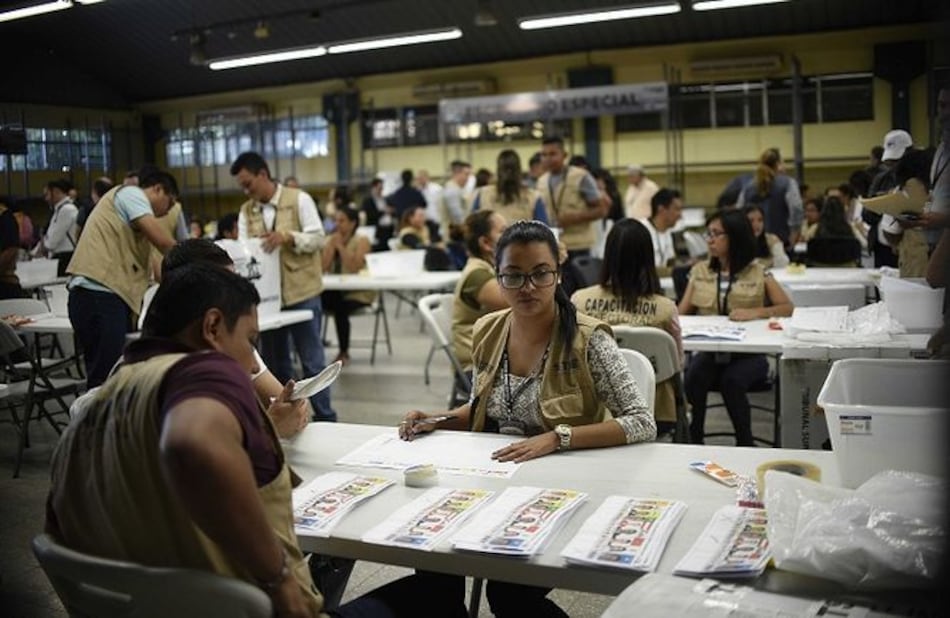 Honduras: sigue el conteo de votos y ciudadanos protestan desde sus casas