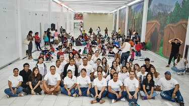 Ricardo Pérez y Fundación Olga Sinclair realizan taller de pintura