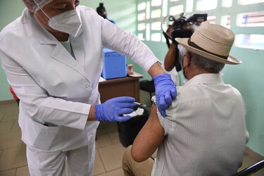 Mascarilla y vacunación: clave en la reducción de casos de Covid-19
