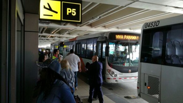 Tocumen a oscuras y los pasajeros se impacientan