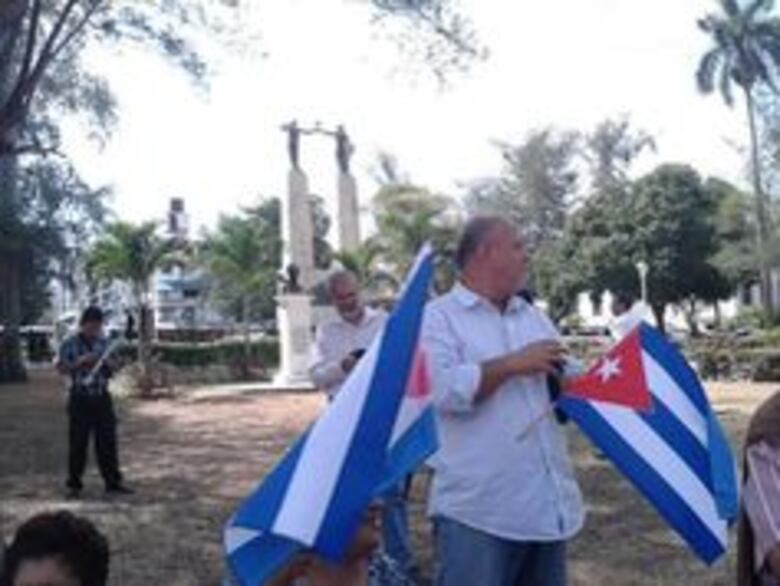 Video: Choque de disidentes cubanos y castristas en el Parque Porras