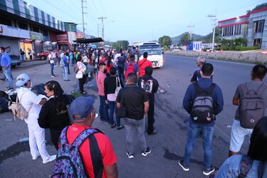 Menos buses y más filas: así impacta el alza del combustible en Panamá Oeste