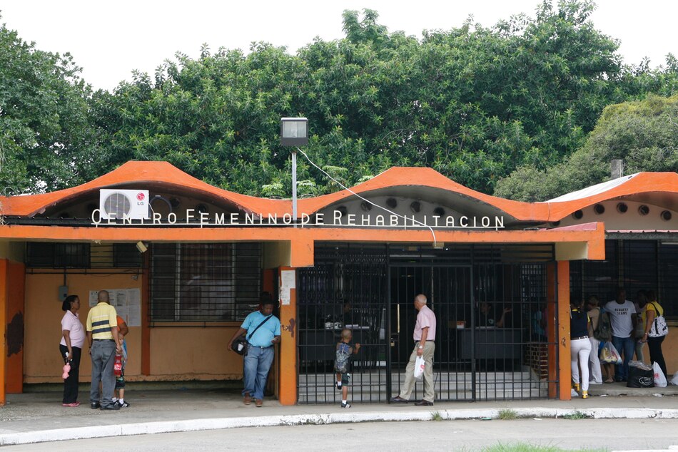 Virus contagia a más de 13 de cada 100 detenidas del Cefere