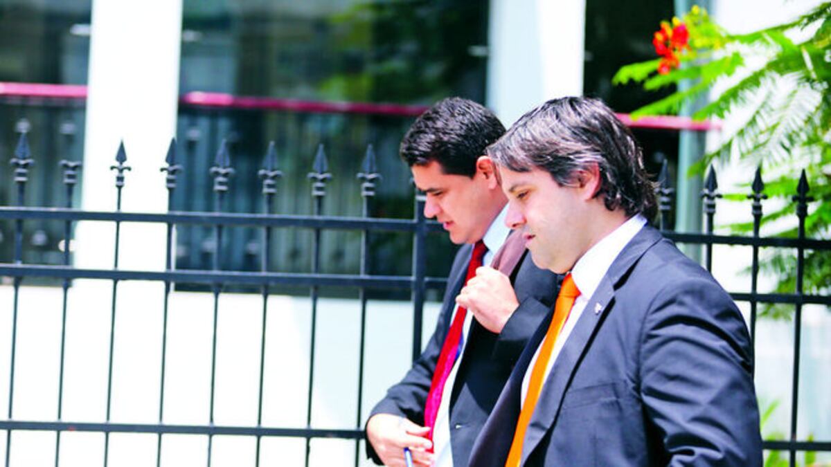 En primer plano, Manuel Doldán, director de Asuntos Internacionales, y Hernán Galeano, de la Unidad Especializada contra el Lavado de Dinero y el Financiamiento del Terrorismo, del Ministe