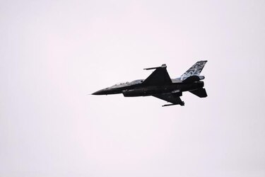 Avión militar se estrella en California