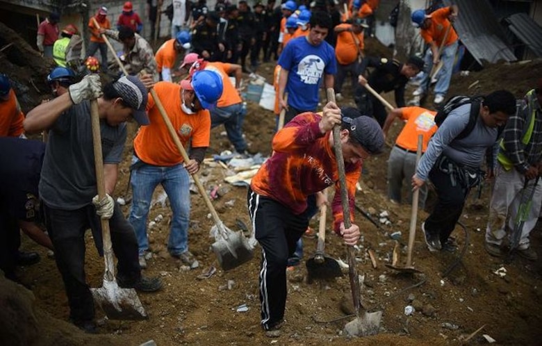 Elevan a 85 los muertos en Guatemala y suspenden la búsqueda