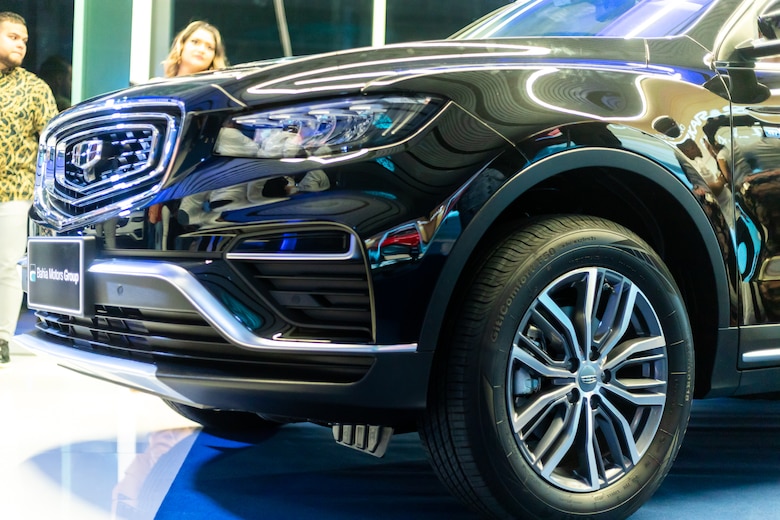 Geely inaugura su primer showroom en Panamá y lanza su nuevo SUV Azkarra, con tecnología híbrida ligera demostrando por qué menos, es más
