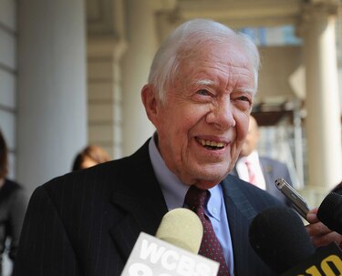 Expresidente de Estados Unidos, Jimmy Carter, regresa a casa tras hospitalización