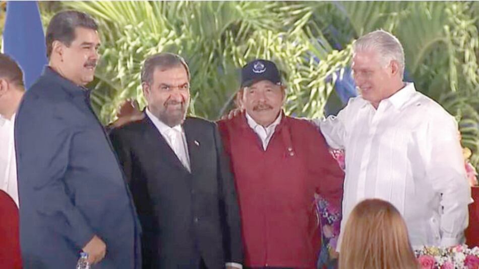 Una tarima engalanada