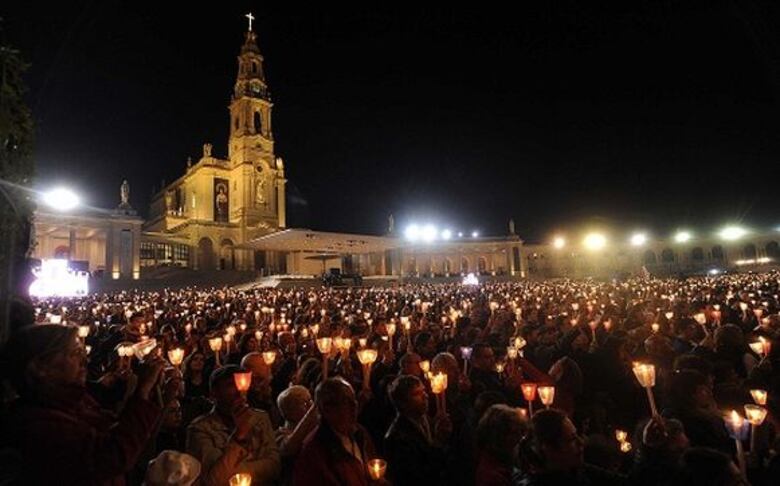El papa pide difundir la paz como los pastores de Fátima