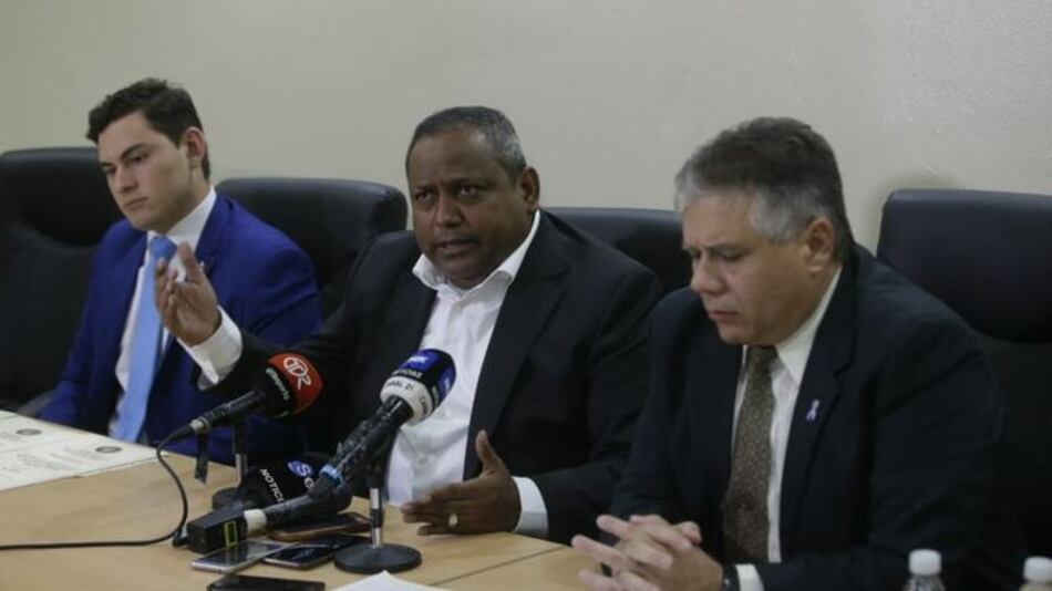 Proponen descontar salarios a los diputados paviolos