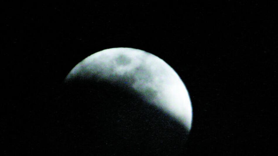 Venden bolsa con polvo lunar