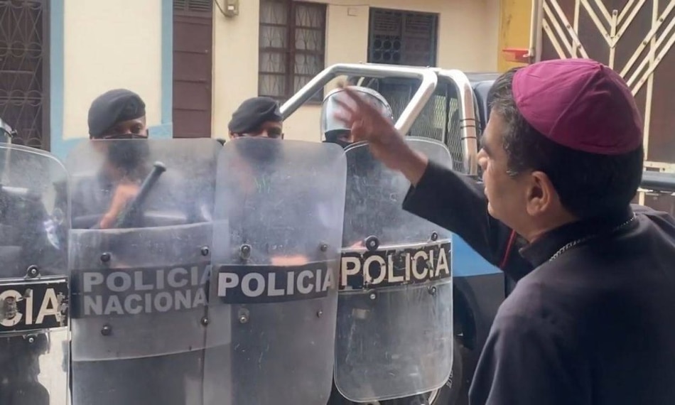 Régimen de Ortega devuelve a la cárcel al obispo nicaragüense Rolando Álvarez tras negarse a ser exiliado