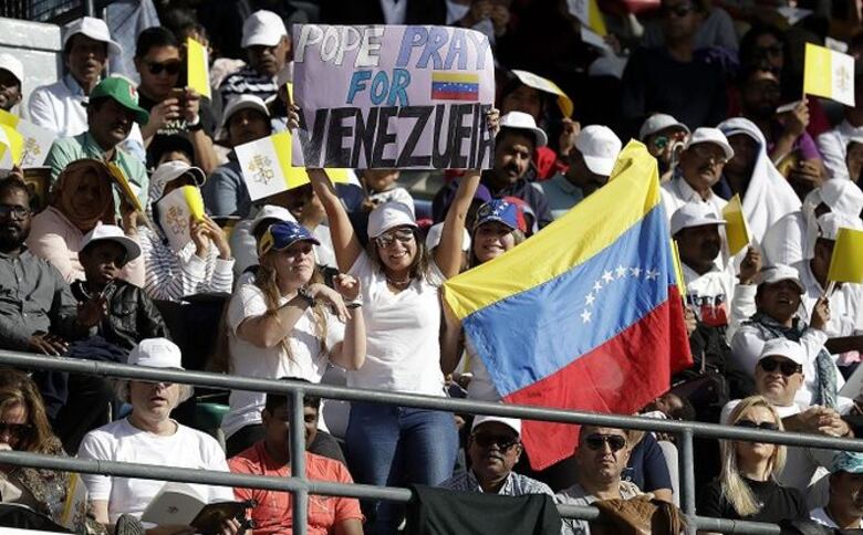 El papa Francisco celebra misa en los Emiratos Árabes ante 170 mil fieles