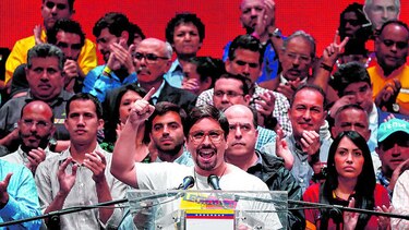 Guevara se refugia en embajada chilena
