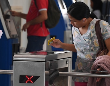Comer, vender lotería y más: lo que puede costarte una multa en el Metro de Panamá