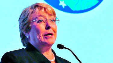 Michelle Bachelet, impulsora de reformas progresistas, deja el poder