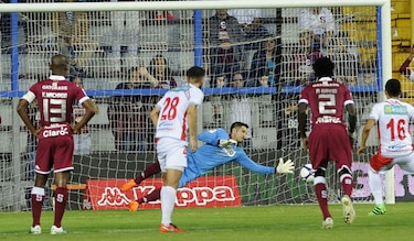 VIDEO: Jaime Penedo ataja un penalti y su equipo gana
