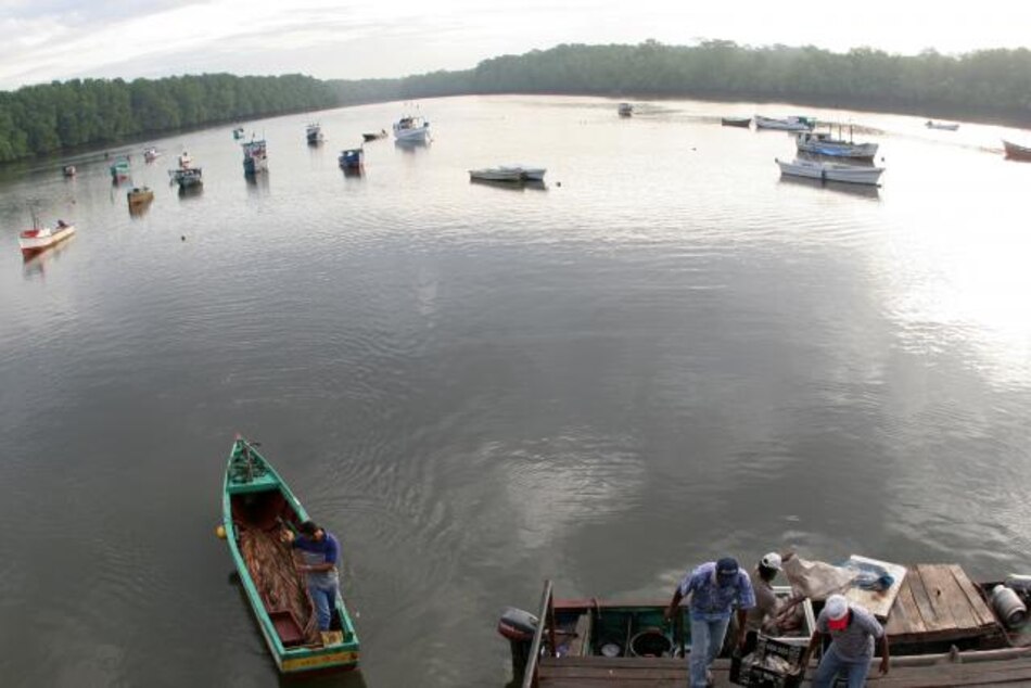 Explosión en lancha del Senan deja dos heridos en puerto Mutis