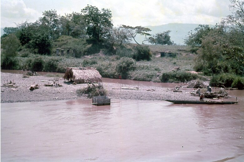 Los pescadores de Isla del Sol en el río Magdalena, 1970