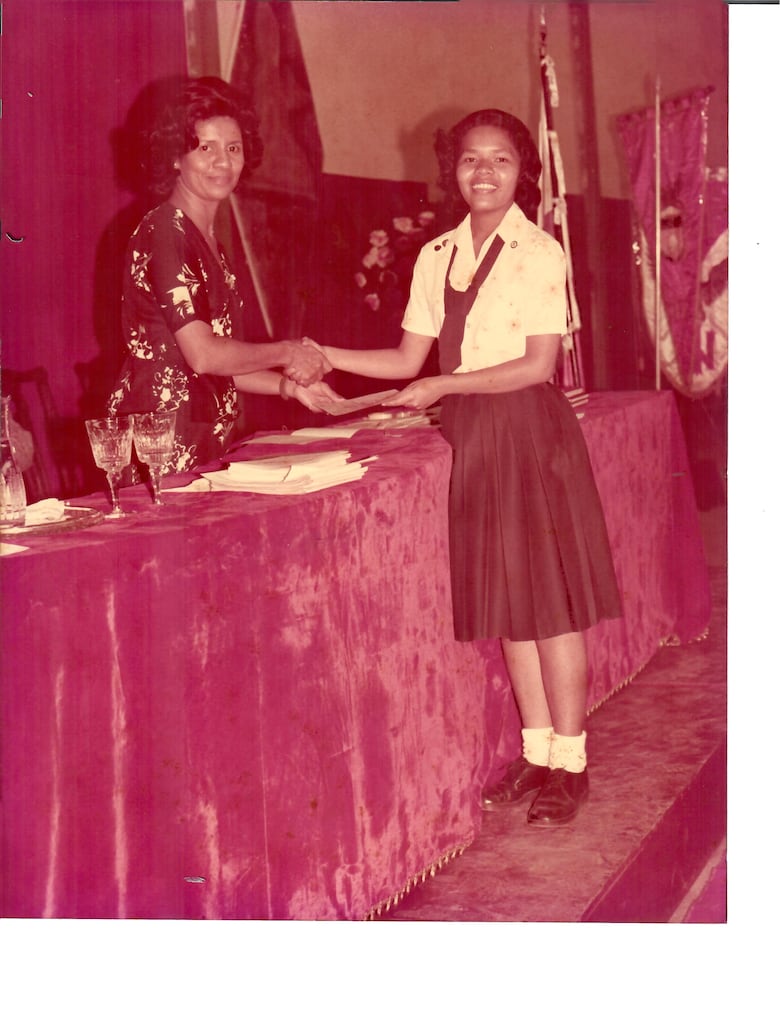 Maribel Gordón, entre la izquierda, el Suntracs y la academia