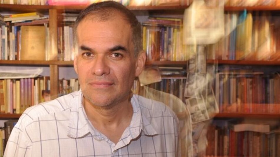 El escritor Carlos Cortés y 'La larga noche hacia mi madre'