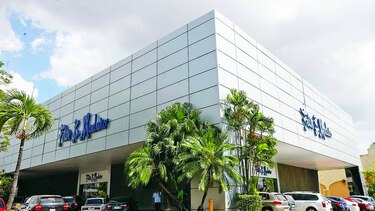 Carles habla con empleados de grupo Felix Maduro