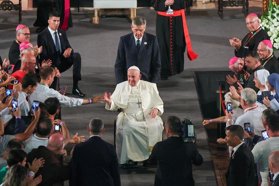 El papa Francisco se reunió con 13 víctimas de abusos en Portugal