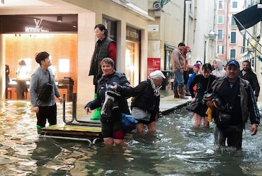 Mal tiempo deja cinco muertos en Venecia