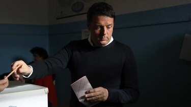 Italia vota en referendo que pone en juego el futuro político del primer ministro Matteo Renzi