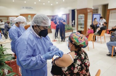 Minsa reanuda vacunación, tras pausa por fiestas patrias; 54 de cada 100 personas tienen dos dosis