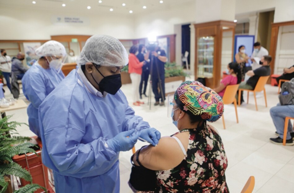 Aplican 174,912 dosis de refuerzo; este domingo 28 y lunes 29 de noviembre continúa la jornada de vacunación