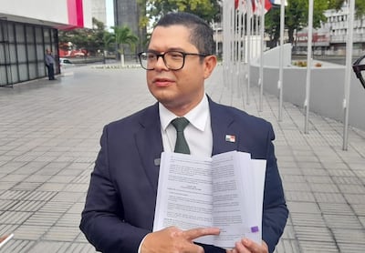 Auditoría vincula a exministro Roger Tejada: detectan perjuicio de $116 mil en los Bomberos